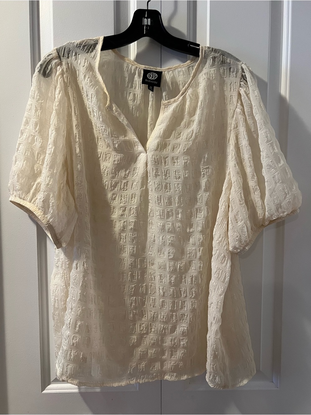 bobeau Cream Textured Puff-Sleeve Blouse